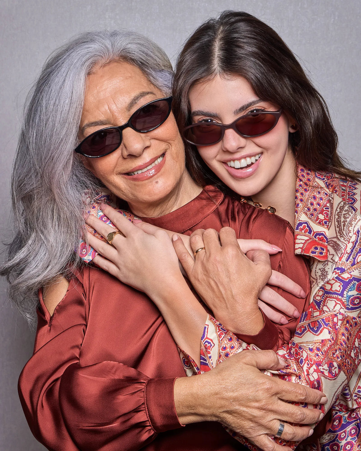 A mother and daughter in Raithe sunglasses